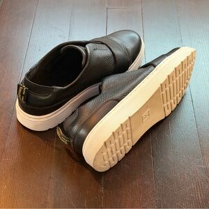 🔥 New Year price drop!🔥 Dr. Martens Black Leather Slip-Ons w/ White Soles Sz 11